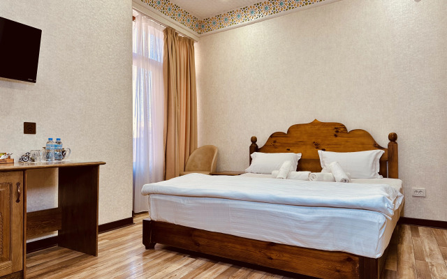 Отель Ayvan Plaza