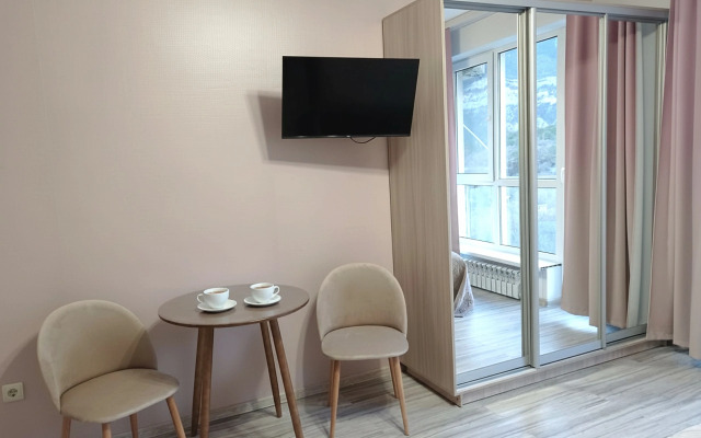 Квартира-студия с панорамным видом на горы