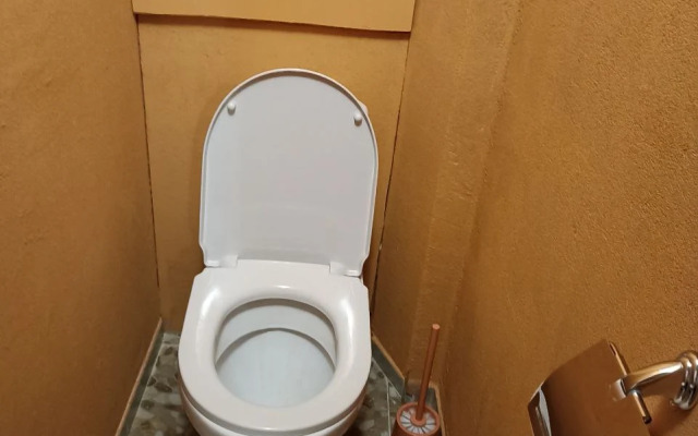 Tryohkomnatnaya Komfortnaya na Voejkova Flat
