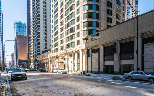 Furnished Suites Near Navy Pier Apartments