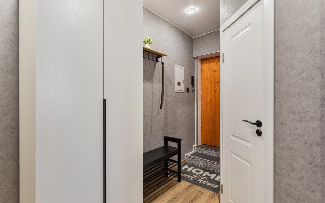 FullHouseApart dvukhkomnatnye apartamenty s balkonom i detskoy krovatkoy Apartments