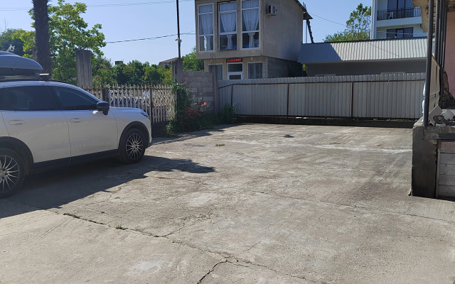 Robert I Oksana Guest house