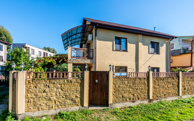 Uyutny dom u morya Private home