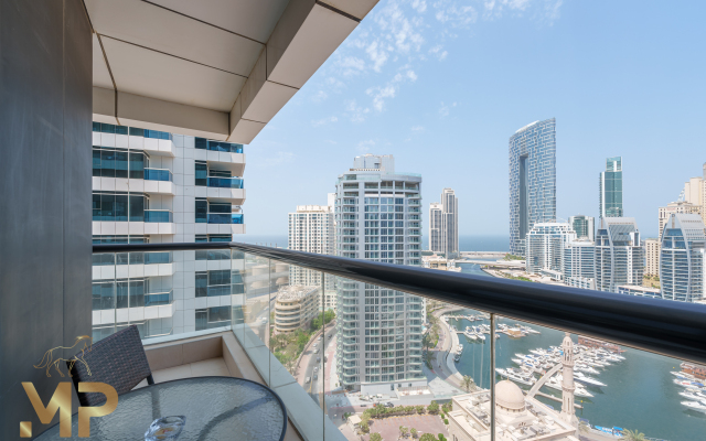 1 Bedroom Apartment with Panoramic Marina Views	