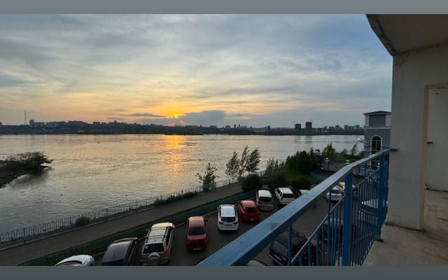 3-kh Komnatnaya Na Beregu Yeniseya Flat