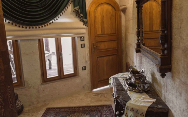 Solo Cave Suites Hotel