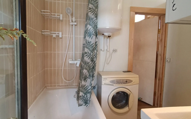 Uedinennoye v Tsentre Sochi Bungalow