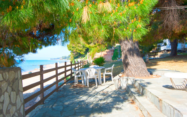 Barlee BeachFront House Metamorfosi Guest House