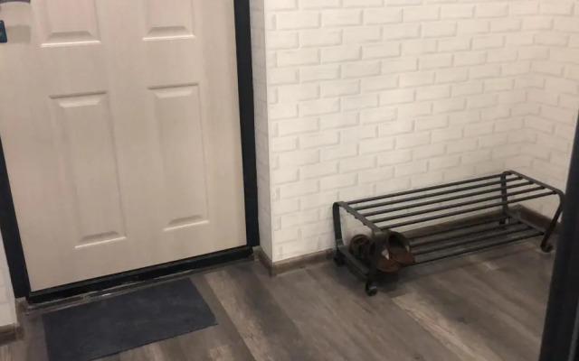 Lyuks U Stantsii Perlovskaya Flat