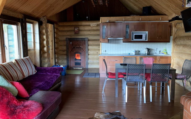 Ryadom s Igoroy Guest House