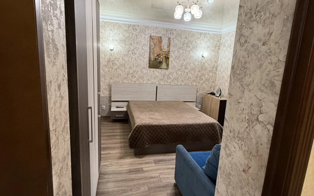 Castnyj dom s saunoj i bassejnom v kurortnoj zone