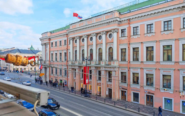 Апартаменты Невский 18 Николь и Мишель 1