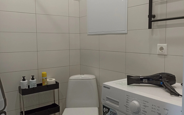 Vidovaya kvartira s oknami na reku Flat