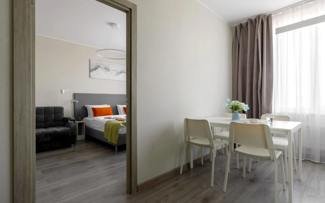 Na Prospekte Vitebskiy 101/1 Apartment