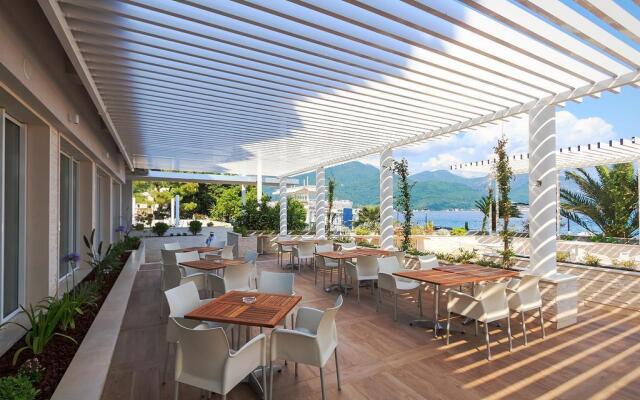 Carine Hotel Delfin