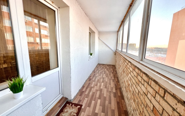 Апартаменты двухкомнатные на Карбышева 61Б (рядом с ТЦ Космопорт)