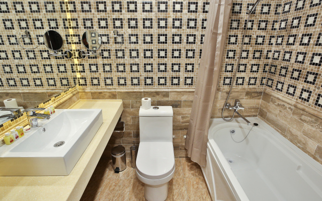 Orient Star Varahsha Hotel