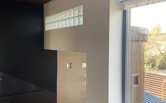 Частный дом cтильный уютный с камином на берегу реки