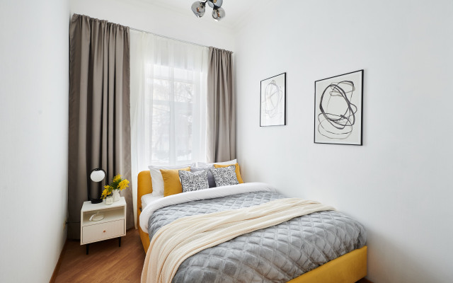 GM YArkaya Trekhkomnatnaya u Krasnoj Ploshchadi Apartments