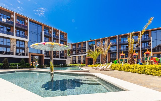 2 Orange Apart With A Swimming Pool In The Yard Apartments