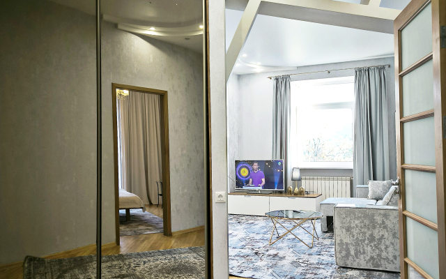 Tsentr Legendarny Dom Pod Shpilem | Ogromnaya Tryoshka Apartments