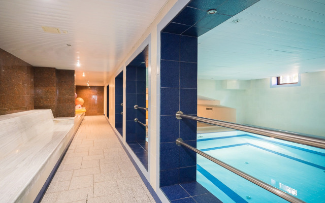 Апартаменты с двумя мастер-спальнями на первой береговой линии