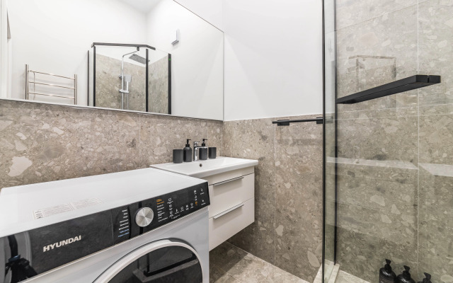 Trekhkomnatnaya S Dizaynerskim Remontom Na Sadovoy Flat