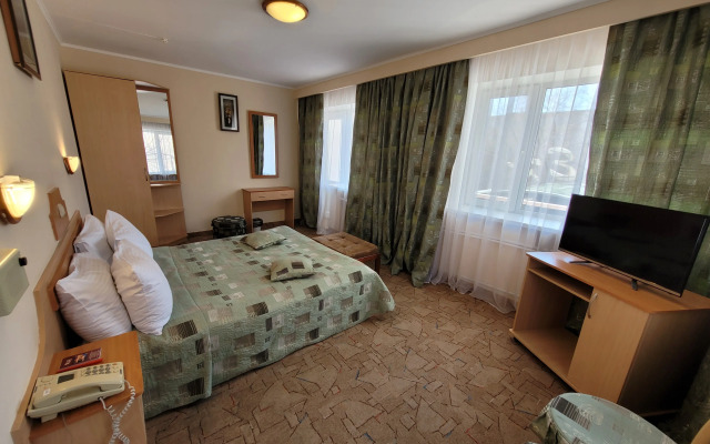 Ilek Hotel