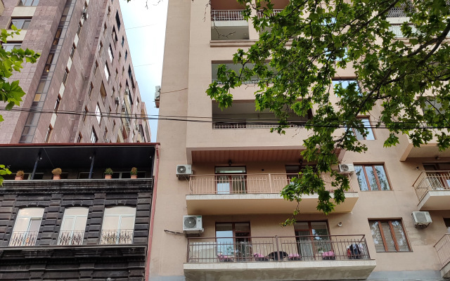 4-K v Novostroyke, Ulitsa Arama, Di777 Flat