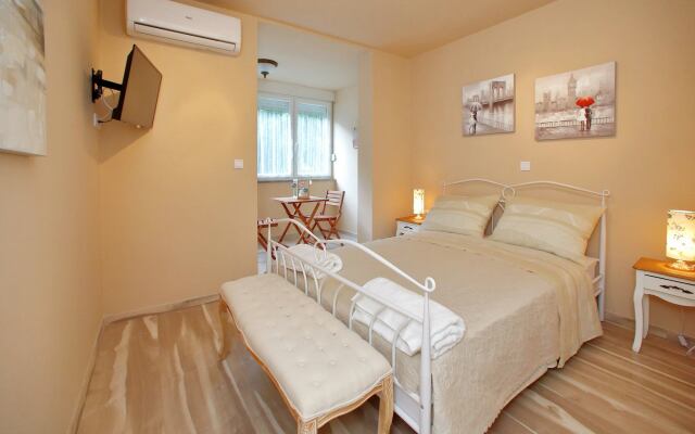 Апартаменты Few Steps From The Center