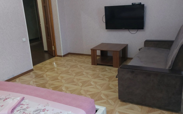 Квартира Двухкомнатная на Владикавказской 46