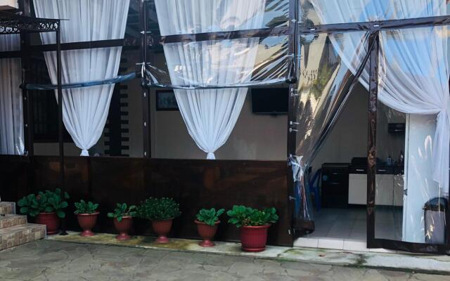 SharLOOtka Guest House