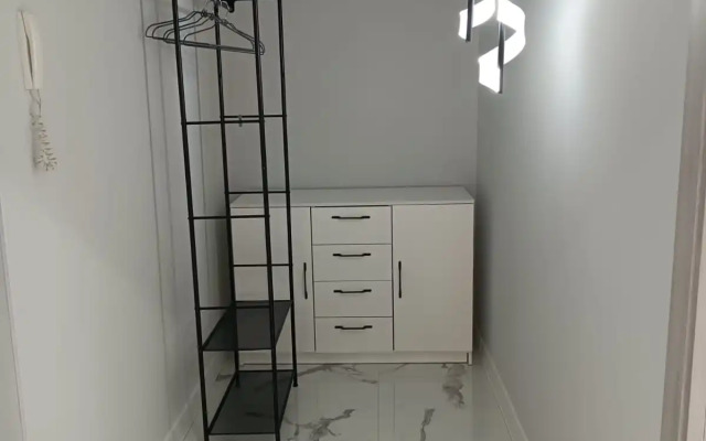 S Dzhakuzi I Illyuminatsiey Flat
