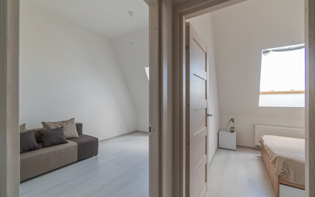 Апартаменты Двухкомнатная Квартира на Мансардном Этаже