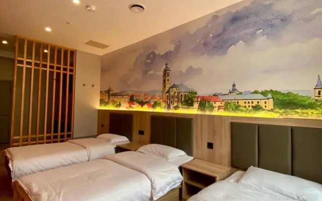 Отель Holiday Hotel