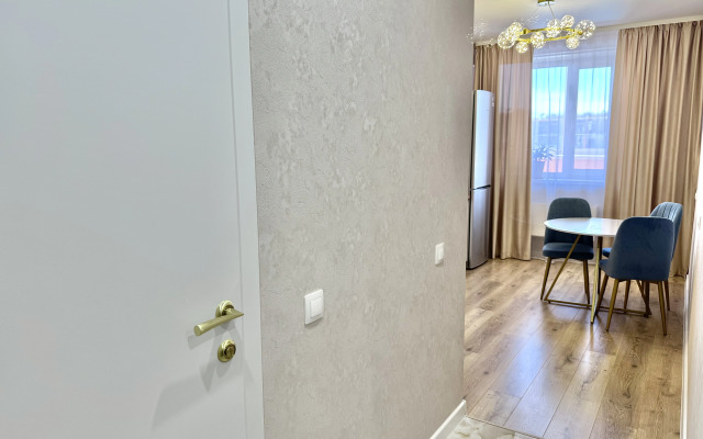 S Dizaynerskim Remontom V Tsentre Industrialnogo Rayona Flat