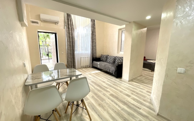 Na Naberezhnoy Yalty Apartments