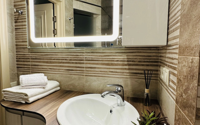 Na Nizhneimeretinskoy Ulitse 143 Flat