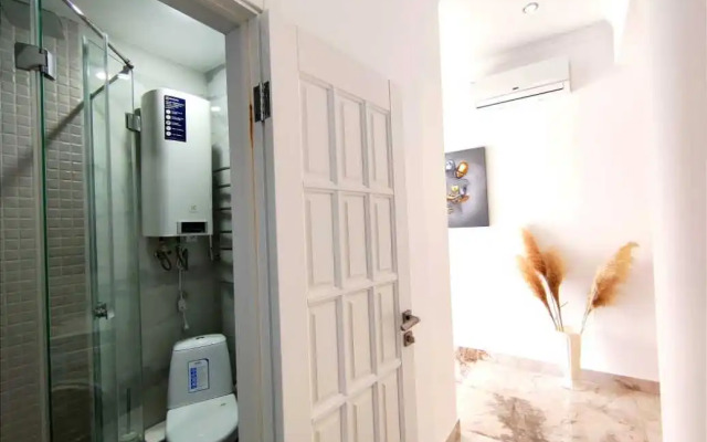 Dvukhkomnatnyye Klassik s Balkonom i Vidom na More Apartments