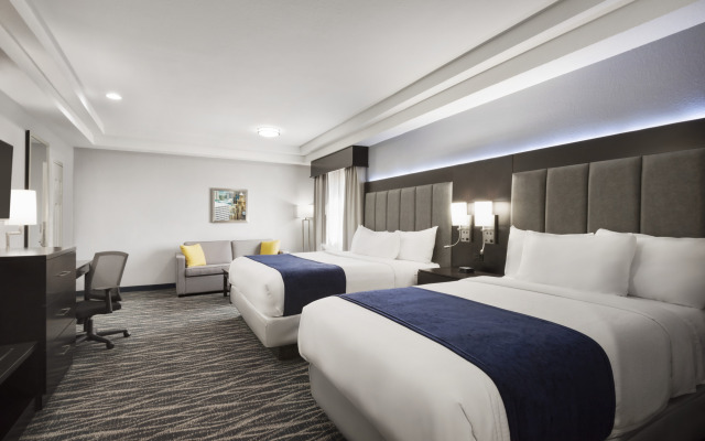 Days Inn & Suites by Wyndham Houston Hobby Airport