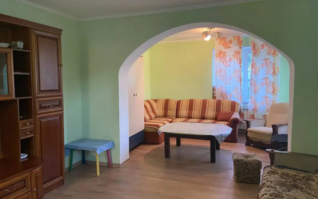 Batareynaya 11 Private house