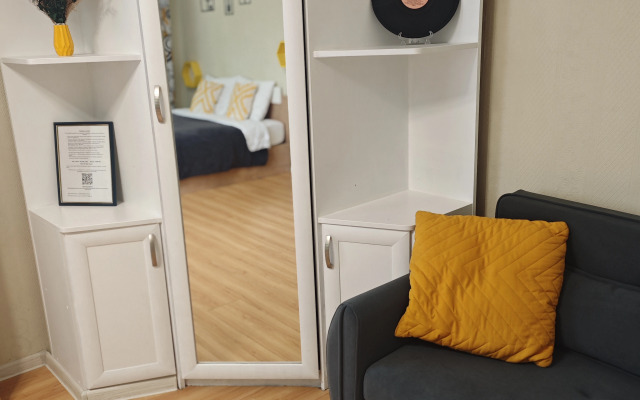 Uyutnoe mesto u Rybnoj derevni Flat