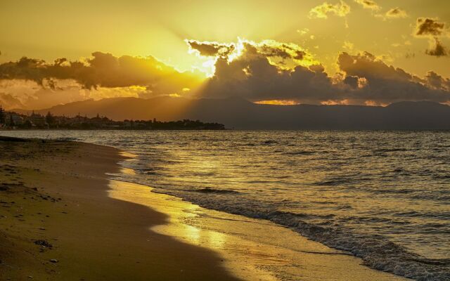 Отель Girogiali Beach