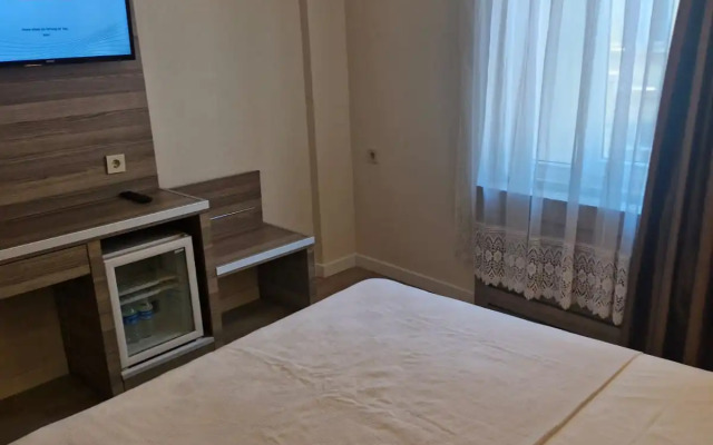 Pera Arya Hotel