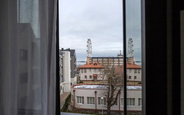 S Vidom Na Koleso Obozrenie Glaz Baltiki Apartments