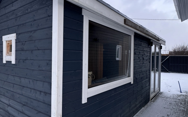 Dom s basseynom ryadom Solnechnoy dolinoy Private house