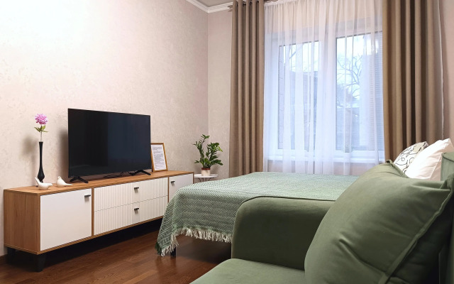 Uluchshennye Novy Lessner Apartments