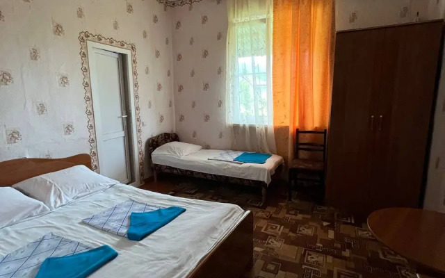 Uyut Guest house