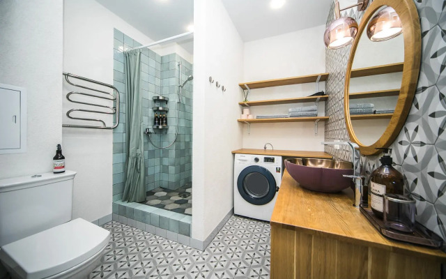 V tsentre u metro Kavalskaya Sloboda Flat