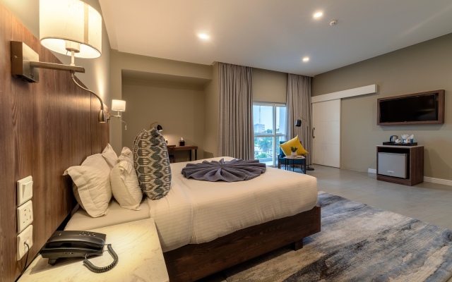 Central Hotel- Ridge